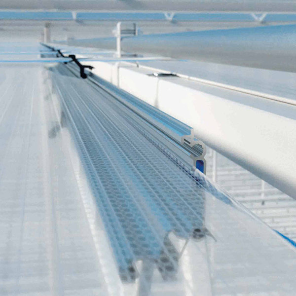 zoomed-in screen fabric and fixing system