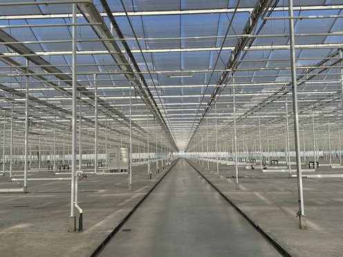 binnenkant kas in aanbouw met beton gestort