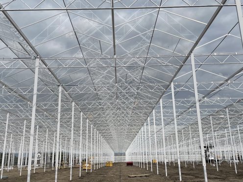 tuinbouwkas in aanbouw 